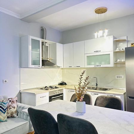 Bllok: Central Cozy Stay, 24/7 Self Check-In ติรานา ภายนอก รูปภาพ