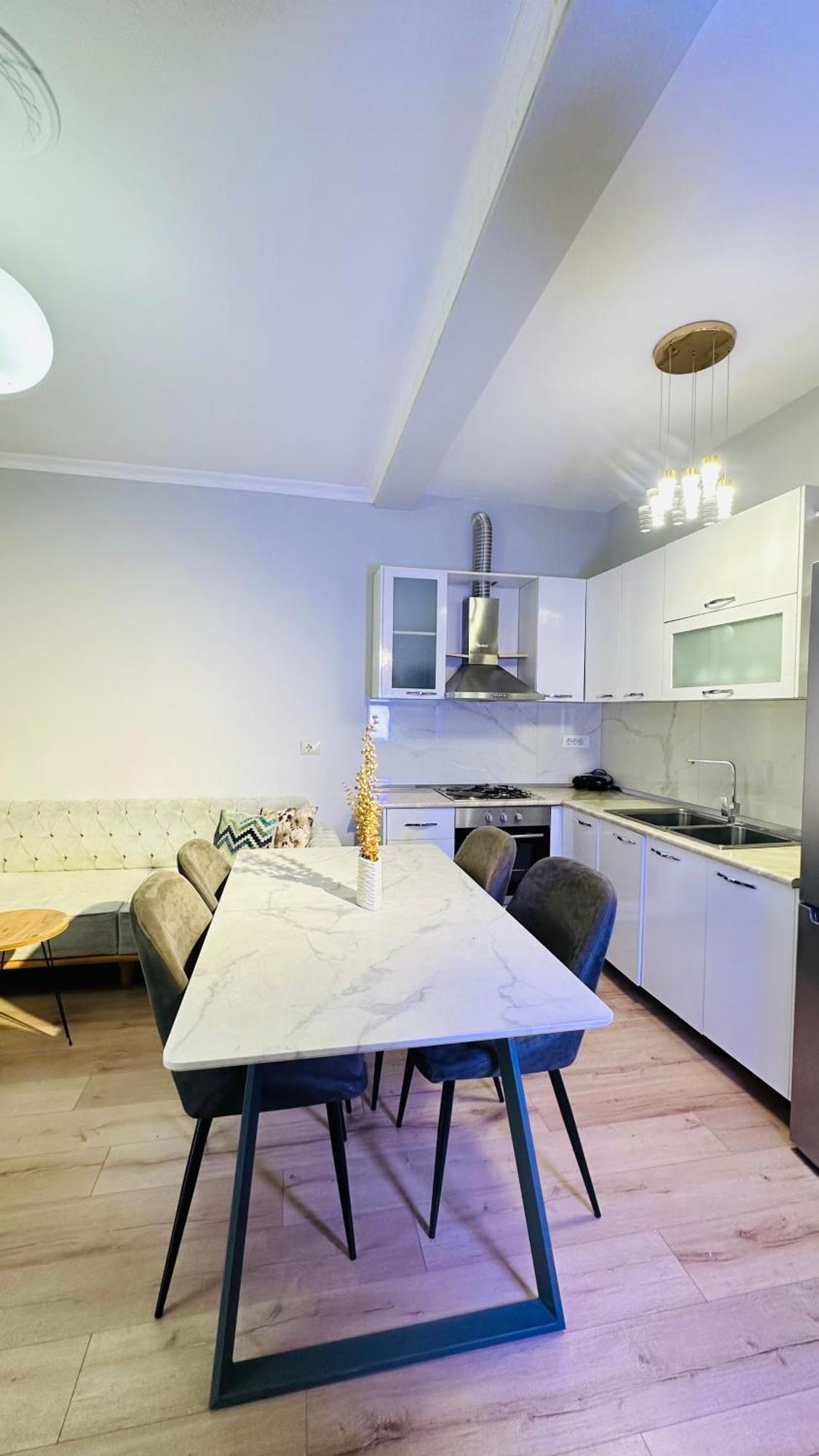 Bllok: Central Cozy Stay, 24/7 Self Check-In ติรานา ภายนอก รูปภาพ