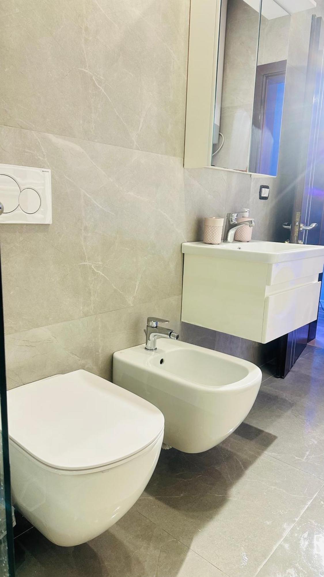 Bllok: Central Cozy Stay, 24/7 Self Check-In ติรานา ภายนอก รูปภาพ