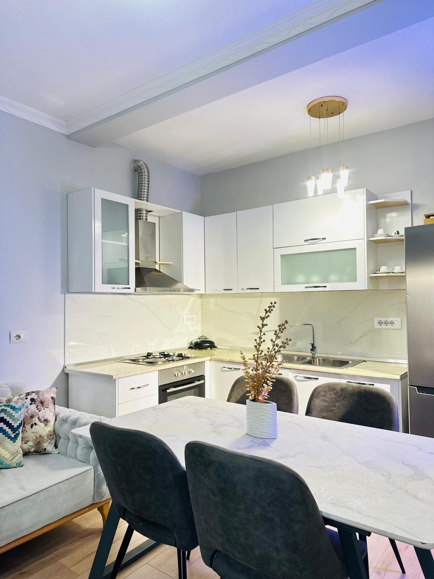 Bllok: Central Cozy Stay, 24/7 Self Check-In ติรานา ภายนอก รูปภาพ
