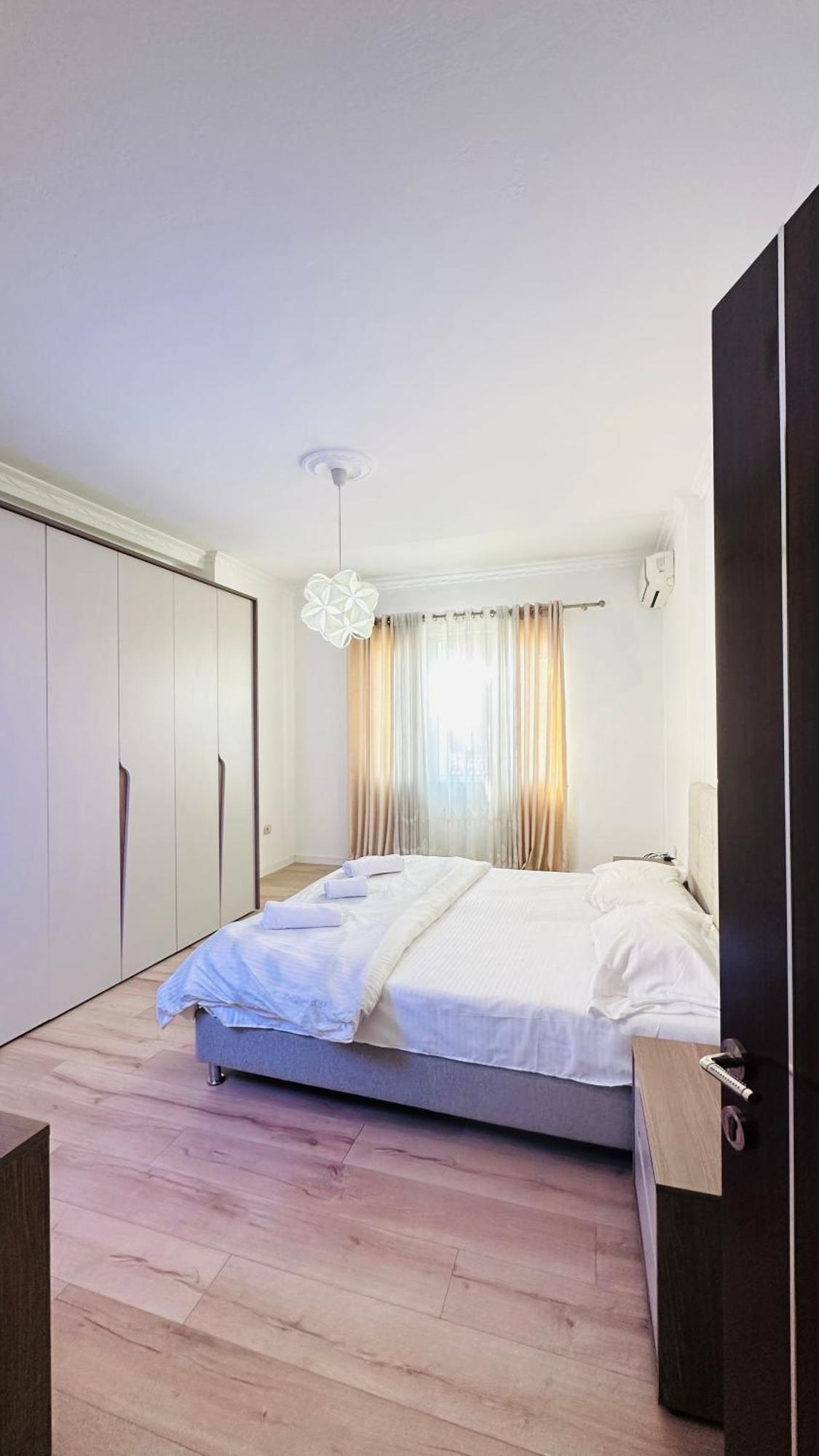 Bllok: Central Cozy Stay, 24/7 Self Check-In ติรานา ภายนอก รูปภาพ