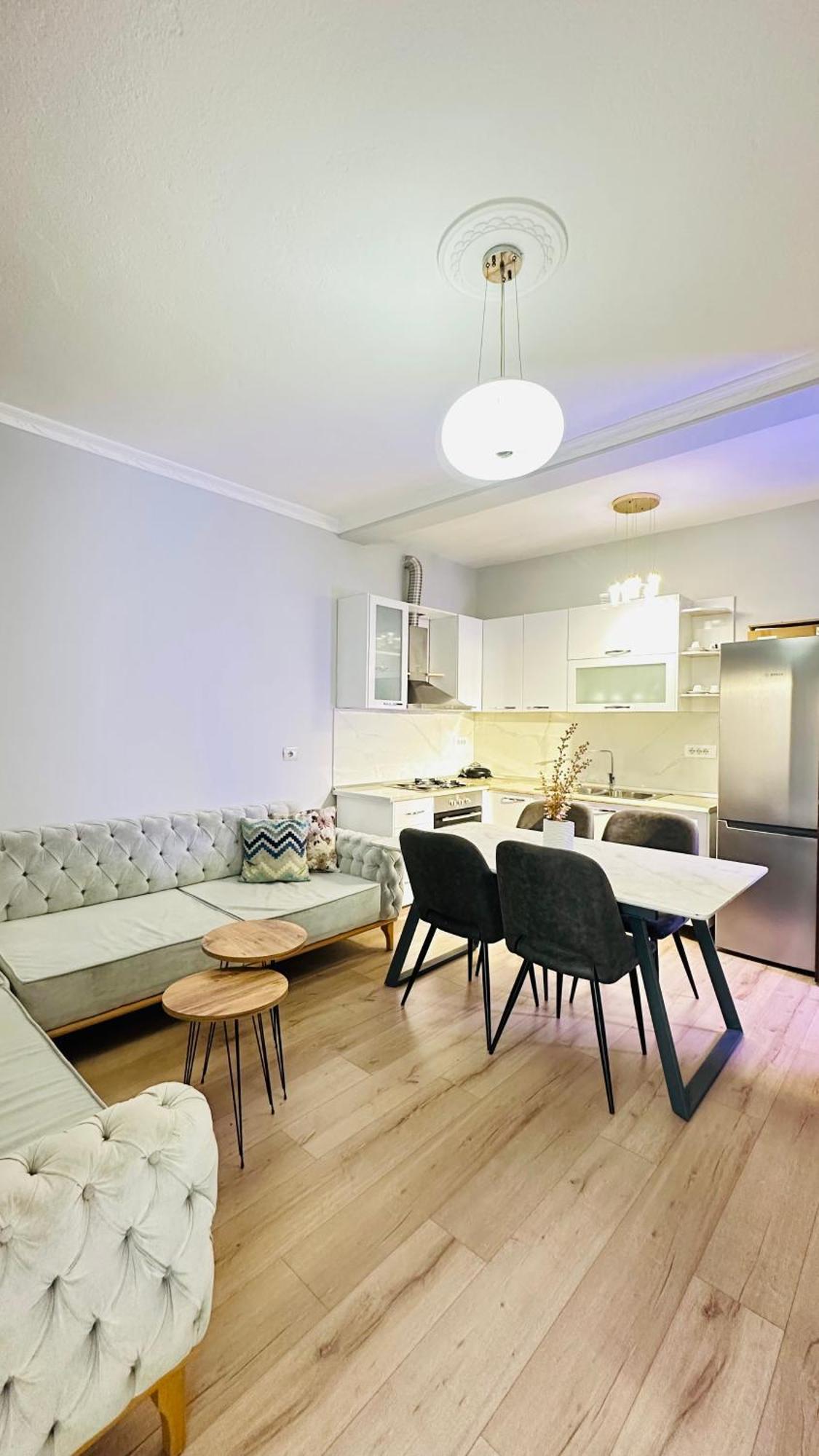 Bllok: Central Cozy Stay, 24/7 Self Check-In ติรานา ภายนอก รูปภาพ
